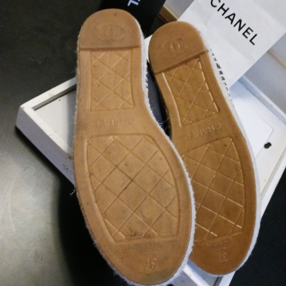 CHANEL leather/ suade lined flat never worn navy blue sz 37 comfy shoes - Picture 6 of 7